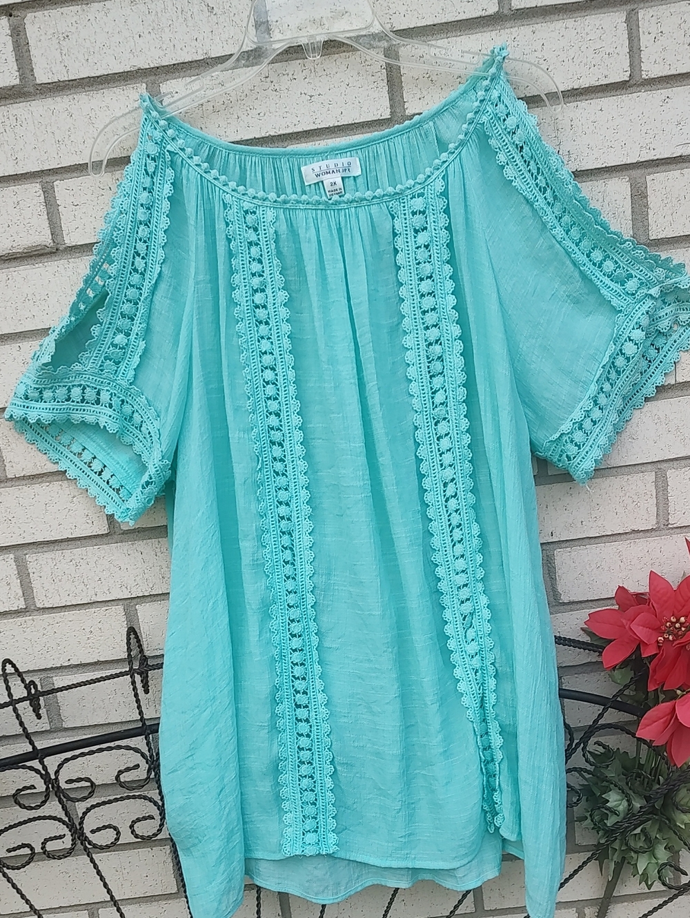 Lightweight Aqua Cold-Shoulder Crochet Trim Tunic - Picture 4 of 10